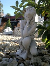 Gartenfigur "Frau hockend"