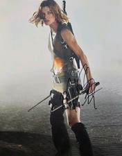 Milla Jovovich Autogramm