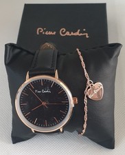 PIERRE CARDIN - DAMENUHR SET MIT LEDERBAND + ARMBAND MIT HERZANHÄNGER, NEU