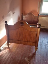 Einzelbett aus Kirschbaumholz