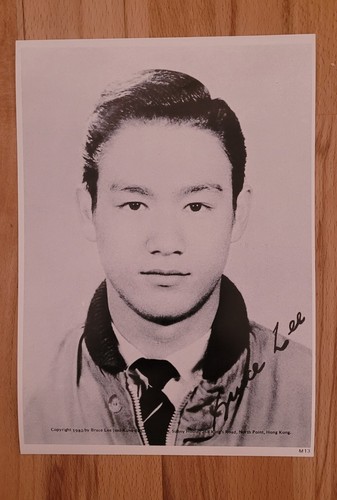 Bruce lee studies jeet - on,