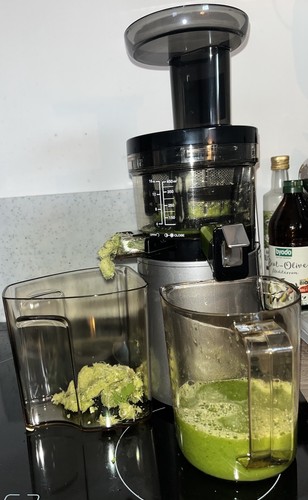 Hurom slow juicer - hurom,