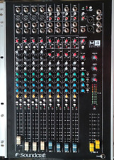 Soundcraft Mixer M4 mit 100mm-Fadern, 4 Busse, incl. 19" Case 6HE frei, Rollen