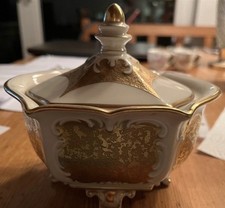 Antike Porzellandose Königszelt