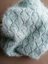 Handarbeit, zarter Schal in