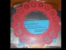 nur einmal genutzte Embossing-Metallschablone rund - Blumenmuster, ca. 11,5 cm 