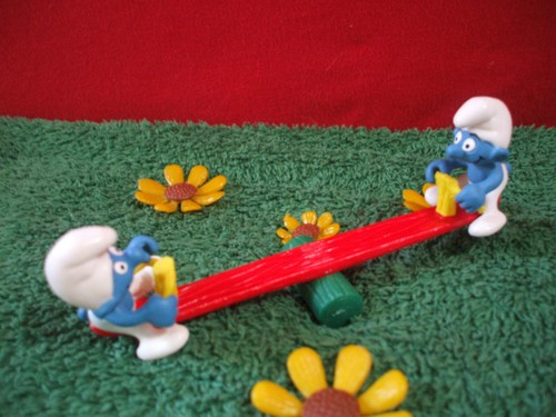 Schlumpf kinder auf wippe - ,