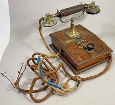 Antikes Wandtelefon aus Holz
