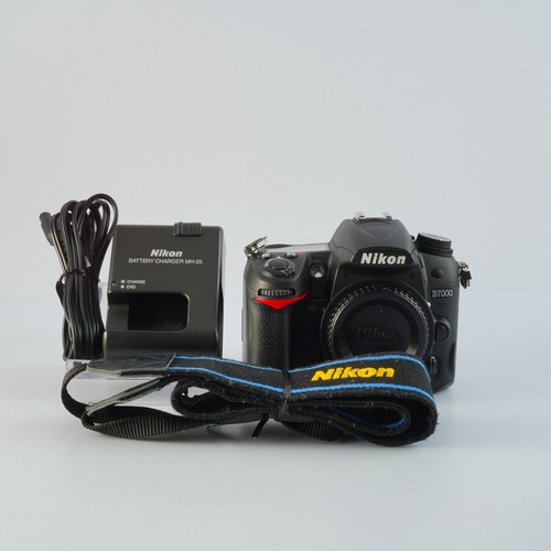 Near mint nikon d7000 9mp - mint,