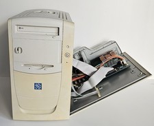 Retro-Gaming PC (2001) - 1,2 GHz - 128 MB RAM - 20 GB HDD - Gehäuse aufklappbar