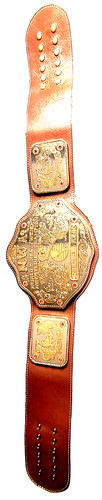 Großer goldener schwerer
