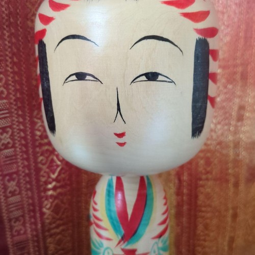 Kokeshi puppe togatta stil - kokeshi,