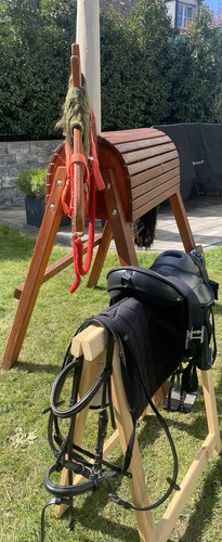 Holzpferd mit sattel - holzpferd,