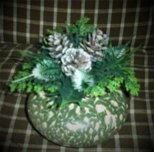 kleine Vase aus Keramik mit künstlichen Blumenstrauß Kunstblumen