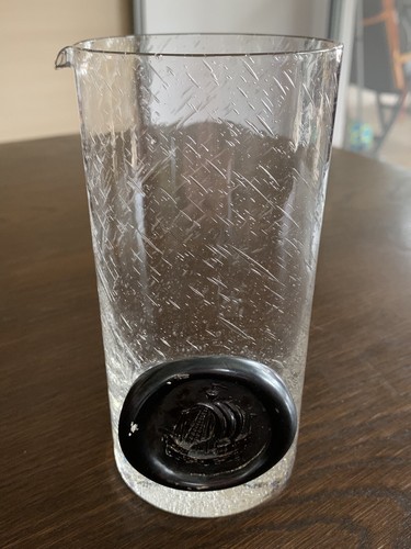 Wasserkrug mit blasen und - wasserkrug,