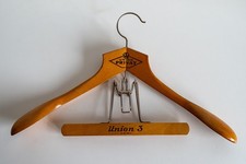 2 x alte Holz  Kleiderbügel  mit abnehmbarem Hosenspanner