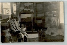 10720888 - Beruf Atelier mit Bilder + der Kuenstler Staffelei