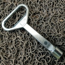 10 Stk. 8mm Dreikantschlüssel