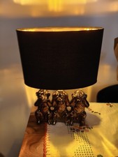 Monkey Lamp – KHG Keramik-Tischleuchte „3 Affen“, goldfarben, schwarz,Q 40W