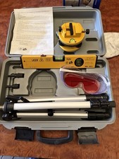 Laser Wasserwaage mit Stativ, 360° Drehbar