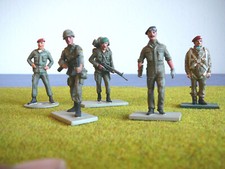 5 vollplastische Zinnfiguren: Soldaten, Militär, 6 cm hoch, bemalt