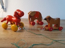 Kinderspielzeug, Ziehtiere, Holztiere, Kuh, Elefant, Hund, min. 50 Jahre alt