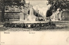 Ak Dessau in Sachsen Anhalt, Brunnen, Bäume, Architektur, Menschen... - 4694842