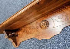 Jugendstil  Wandregal aus Massivem Nussbaum 