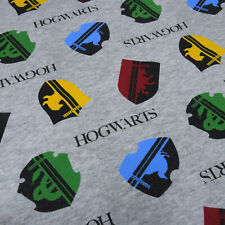 Stoff Baumwolle French Terry Harry Potter Hogwarts Wappen grau bunt Lizenzstoff