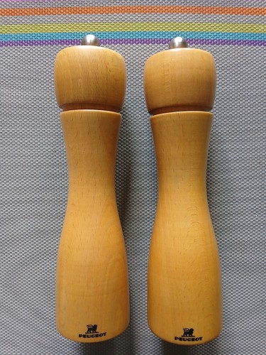 Salz und pfeffermühle set aus - und,