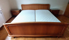 Doppelbett mit Lattenrost und Matratzen - Chippendale - Nußbaum 70er Jahre