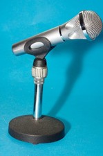 Universal Mikrofon Tischstativ mit 2 unterschiedlichen Mikrofonhalter ohne Mic.