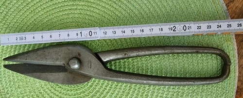 Altes werkzeug blechschere - werkzeug,