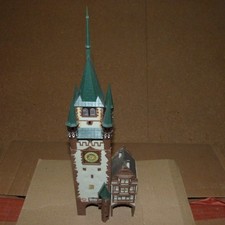 Faller H0 Martinstor 922 mit McDonald's fertig zusammengebaut