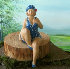 Sitzende Badende Frau als