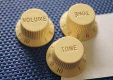 .  USA Fender Stratocaster Strat GUITAR KNOBS, American Performer Aged White