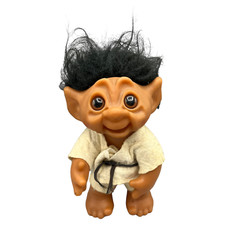 Thomas Dam Troll Zwerg Wichtel Affen junge Puppe 25cm Mönch Kutte Schwarzgurt