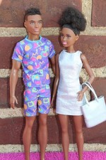MATTEL BARBIE KEN PUPPE K27 PAAR PÄRCHEN DUNKELHÄUTIG AFROLOOK RAR KLEID TASCHE