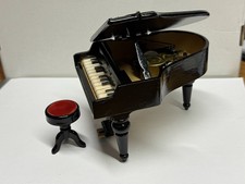 Bodo Hennig Konzertflügel – Miniatur–Maßstab 1:10/1:12 mit Klavierhocker–schwarz