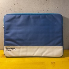 Case Scenario – Pantone Universe – Laptop Hülle – 15 Zoll.