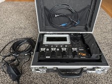 Roland GR-55 Guitar Synthesizer, GR 55 mit Koffer, Netzteil und 2 13-Pin-Kabeln