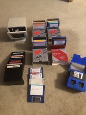 Über 80 gebrauchte 3.5 Zoll DD / HD Disketten + Aufbewahrungsboxen wie Monitor