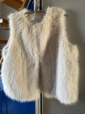 Vila Weste aus Kunstfell Weiß