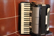 Akkordeon Hohner Tango II M mit Koffer