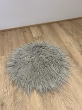 Zottelfell / Dekofell von DEPOT in hellgrau 36 cm