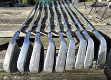 US Kids Golf Eisensatz Tour Series 4- SW (9  Schläger), Größe 63, Graphiteschaft