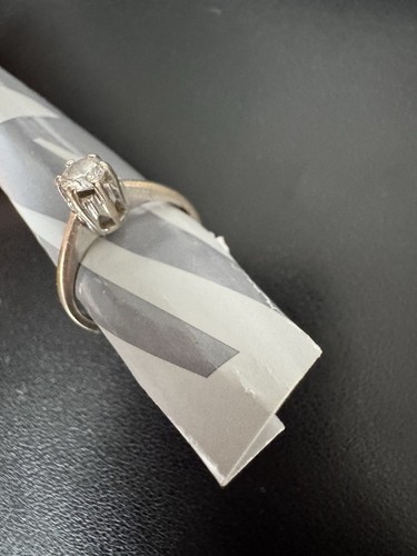 Solitär 585 goldring - goldring, 0,23