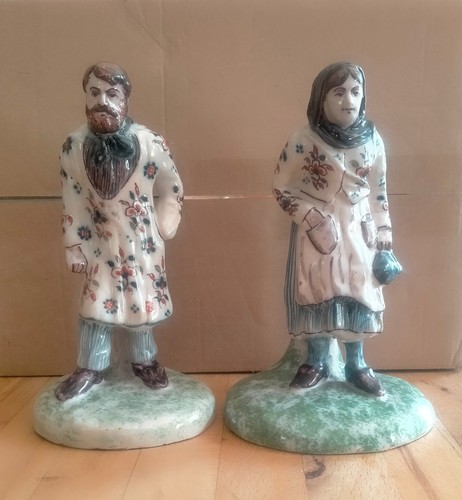 Porzellanfiguren zwischen dem