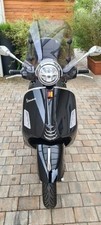 Vespa 125 GTS Super Schwarz EZ.02/23 mit getönter Scheibe und Schad-Box