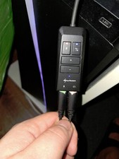 Sharkoon SB1 USB-A externe Soundkarte, Logitech Kopfhörer, Skiller Kabel + Case